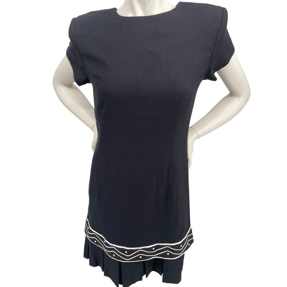 Casual Corner Womens Vtg Black White Shift Dress Round Neck Pleats Pearls Size 6